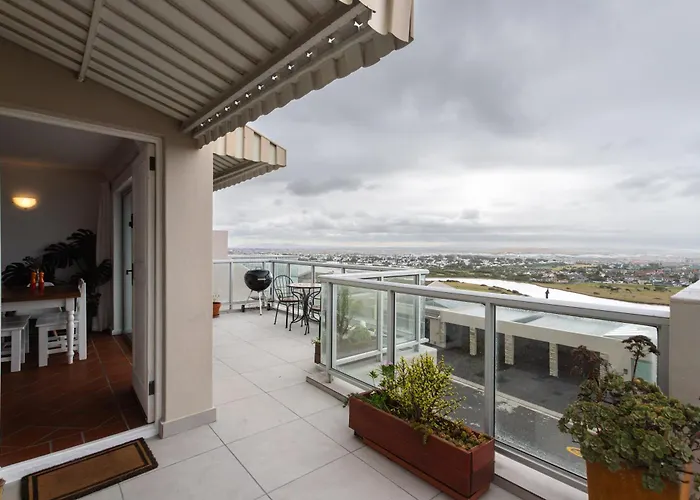 Mountainside Sea View Apartment In Muizenberg