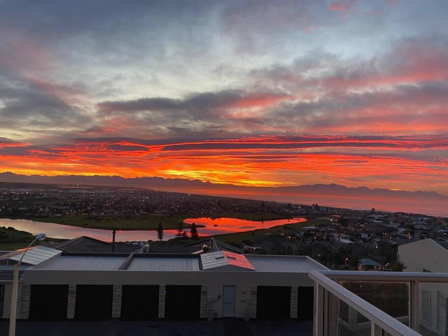 Mountainside Sea View In Muizenberg Apartment *