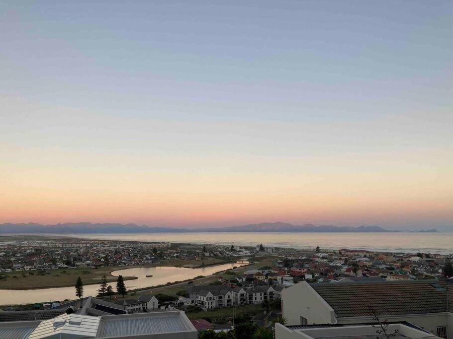 Apartment Mountainside Sea View In Muizenberg Cape Town
